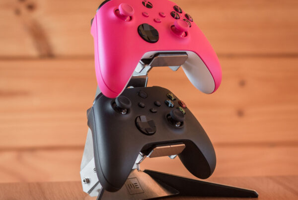 Made Evident is a small business idea designed to give customers a hands-on experience with the making process. The product line features sleek, minimalistic metal stands for headphones and gaming controllers, shipped flat-packed. The unique twist? Customers fold the metal by hand, following a simple step-by-step assembly process. The goal was to create a product that felt both interactive and rewarding, making it a perfect gift for the “hard-to-buy-for” gamers and digital professionals in our lives.
