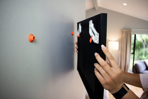 wallCLIXX_02_Wall_Button_System_Installed_Frame_Ready_To_Hang